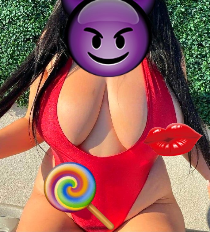 Sexy escort colombiana atrevida, sexy y complaciente sexo oral garganta profunda disponible en Villa María del Triunfo